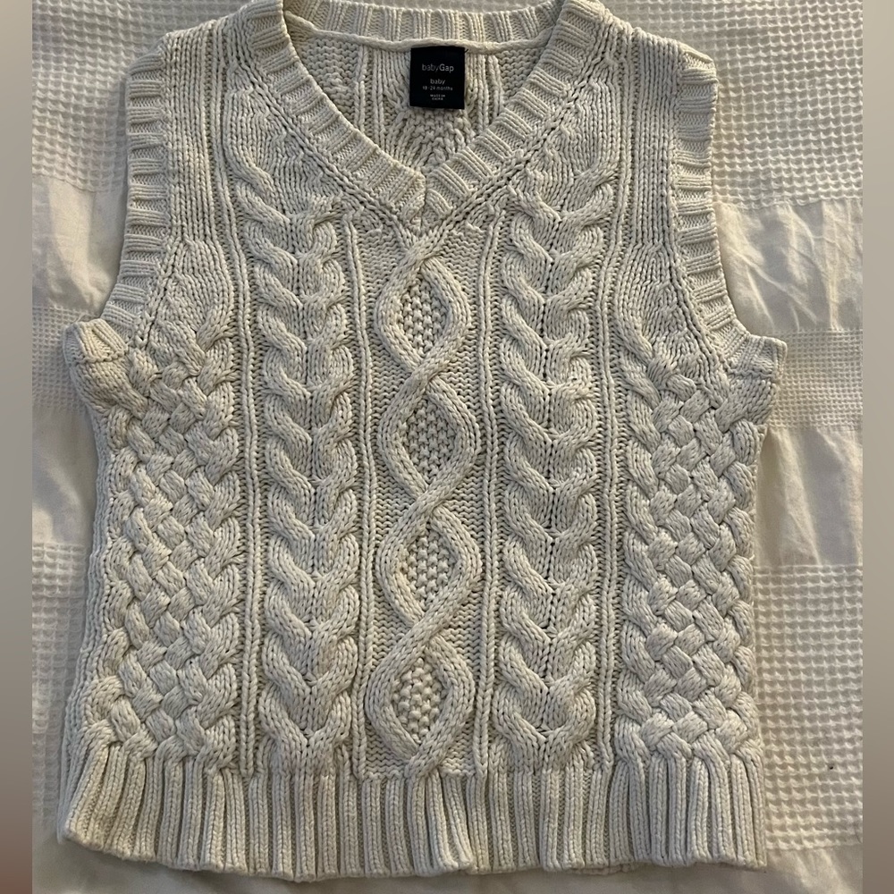 BabyGap knit sweater vest in great condition